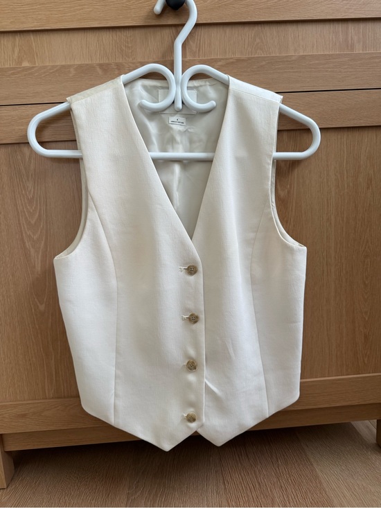 Aritzia Tops - Aritzia Ivory Button-Front Sleeveless Vest